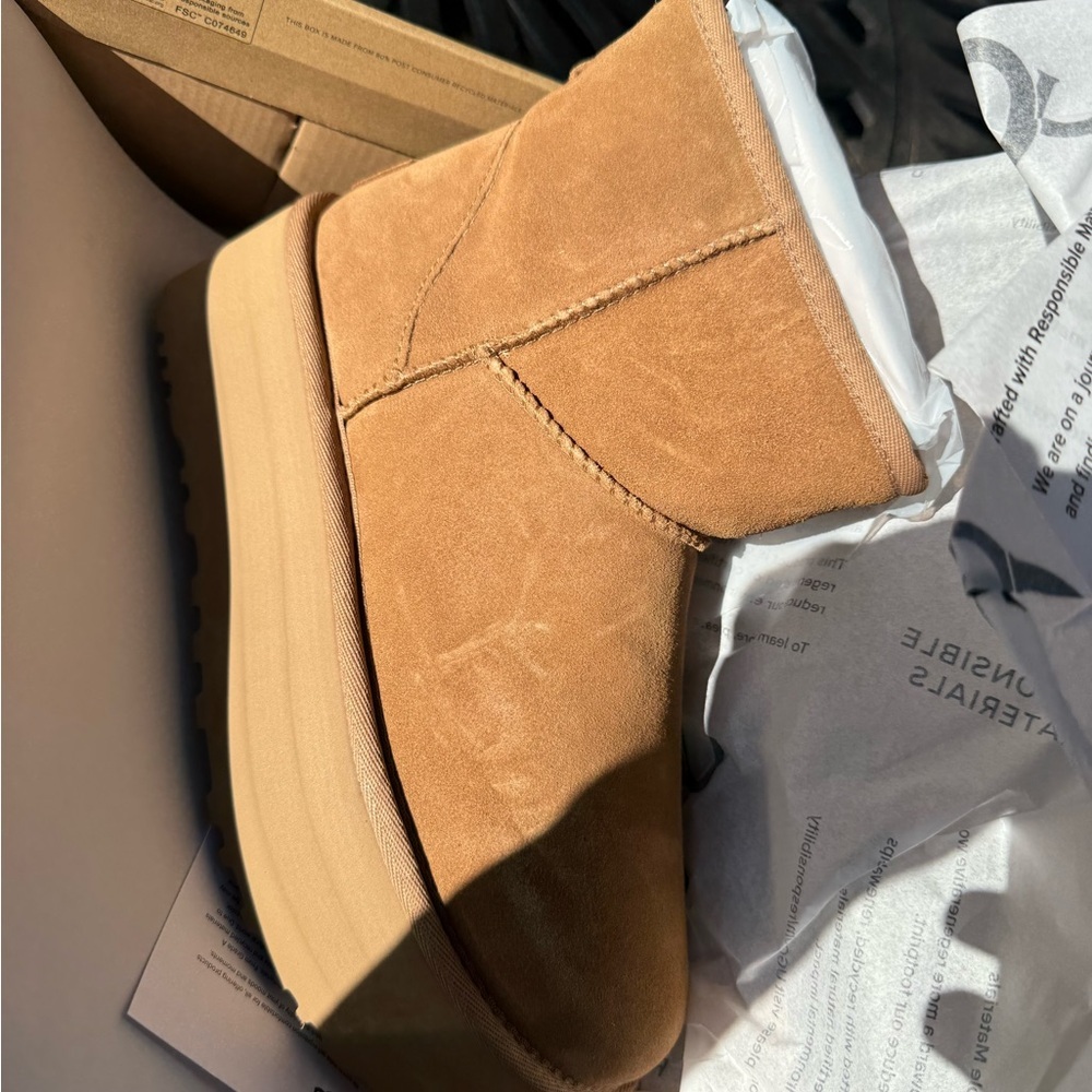 UGG W Classic Mini Platform Size 8 - Picture 9 of 14
